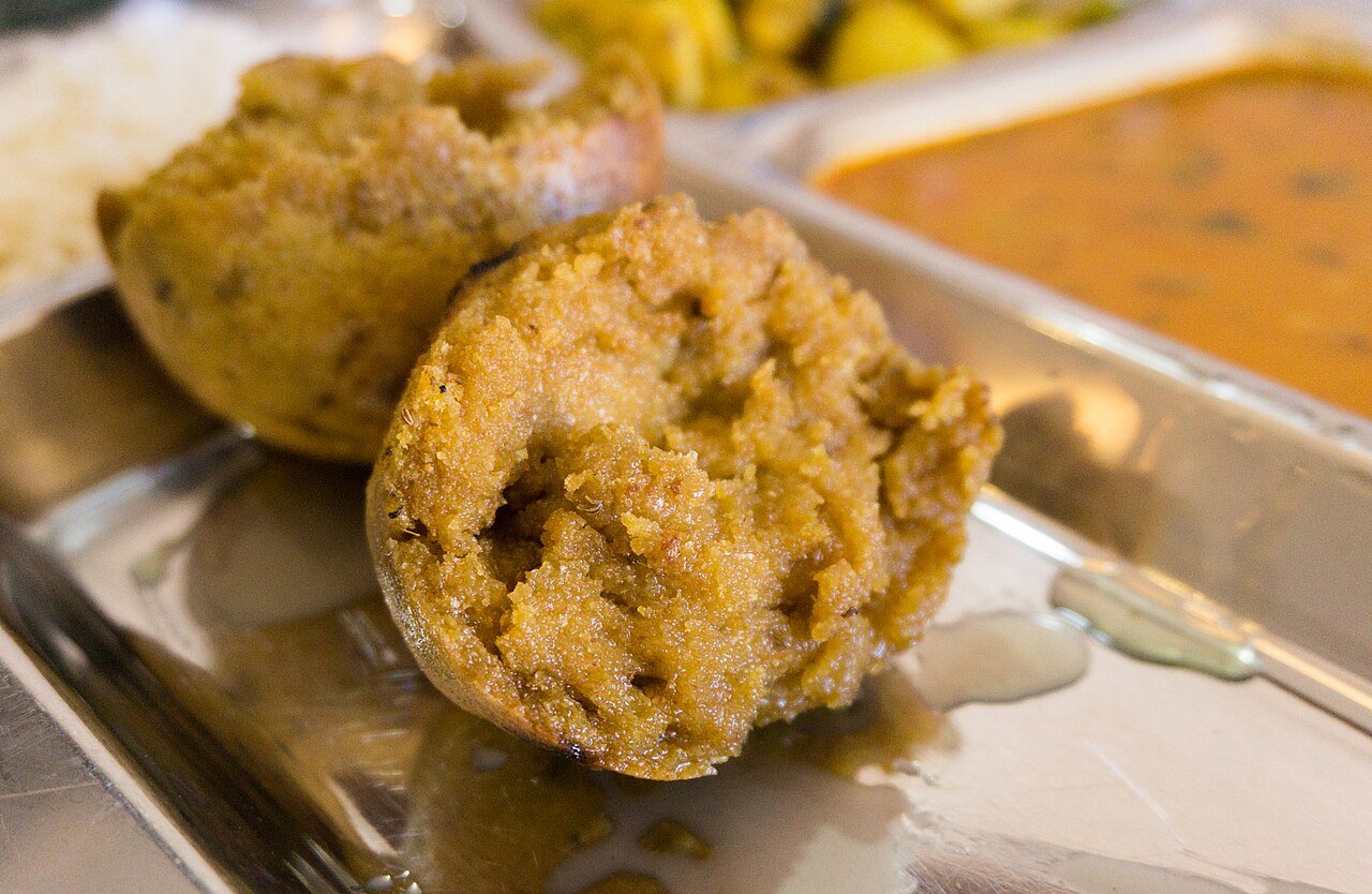 Malwa Dal Bafla & Laddu: The Royal Vegetarian Feast of Madhya Pradesh