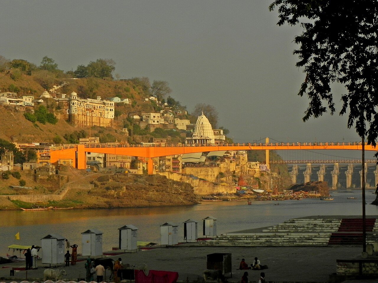 Omkareshwar Suspension Bridges & River Cruise: Navigating Mandhata Island